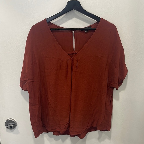 MADEWELL Rust Red Short Sleeve V-Neck Rhyme Top - Picture 2 of 11